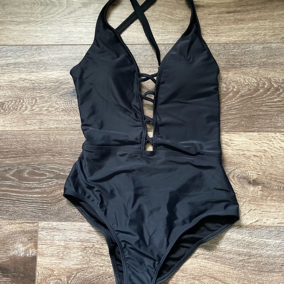 SHEIN 1 piece bathing suite - Size L - Picture 3 of 6